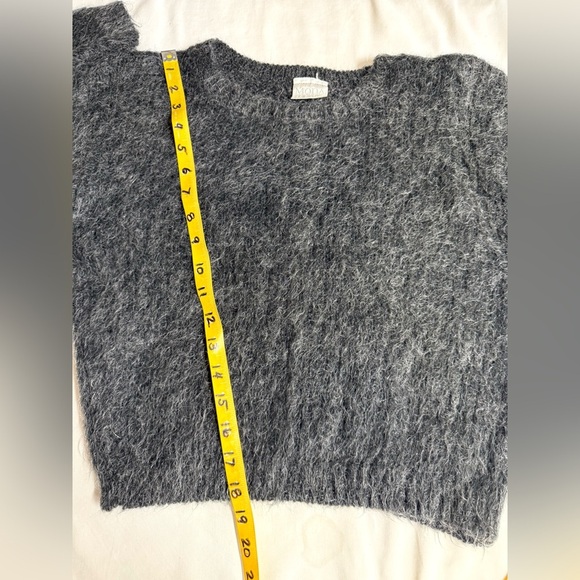 MODA INTERNATIONAL Gray fuzzy Crew Neck crop Sweater size S - Picture 12 of 12